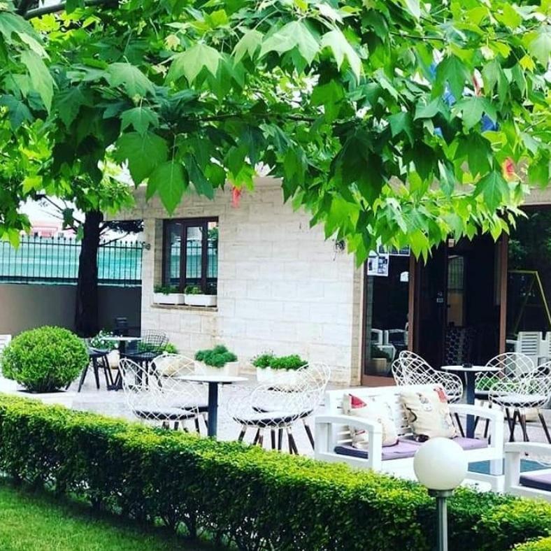 Hotel Ambasador Garden Lezhe Ngoại thất bức ảnh