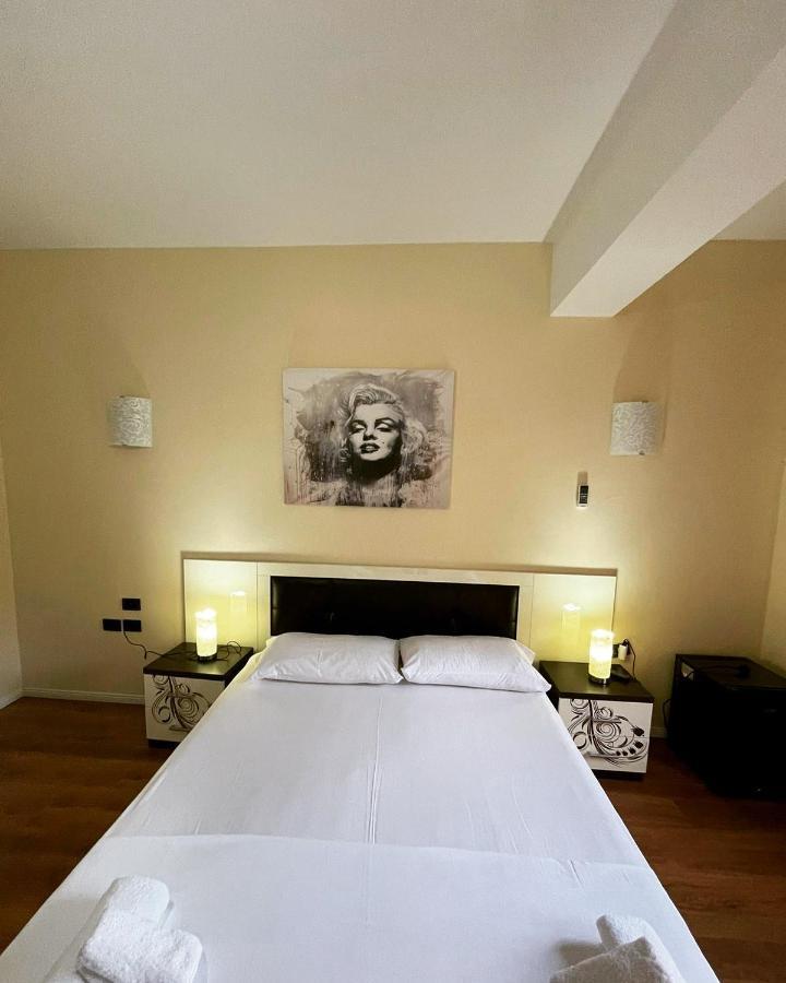 Hotel Ambasador Garden Lezhe Ngoại thất bức ảnh