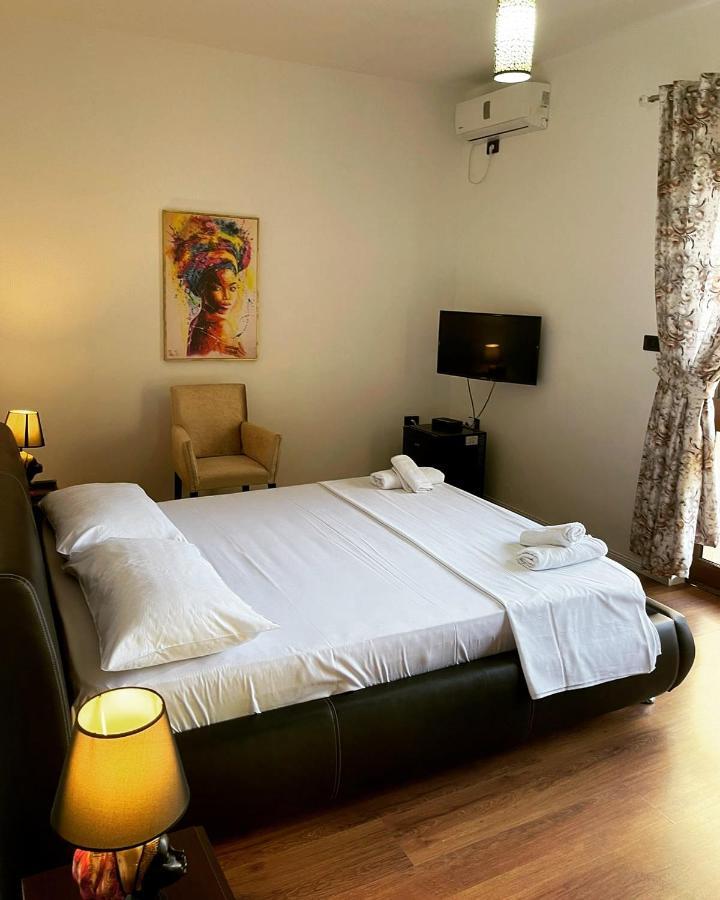 Hotel Ambasador Garden Lezhe Ngoại thất bức ảnh