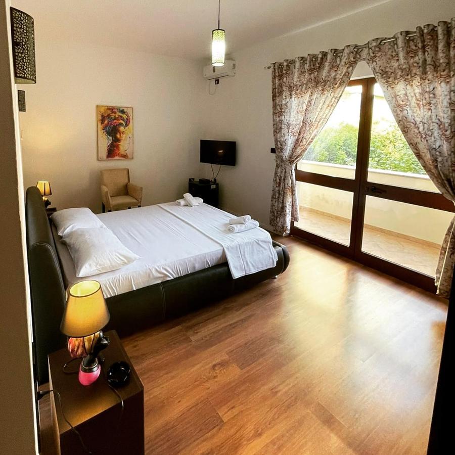 Hotel Ambasador Garden Lezhe Ngoại thất bức ảnh