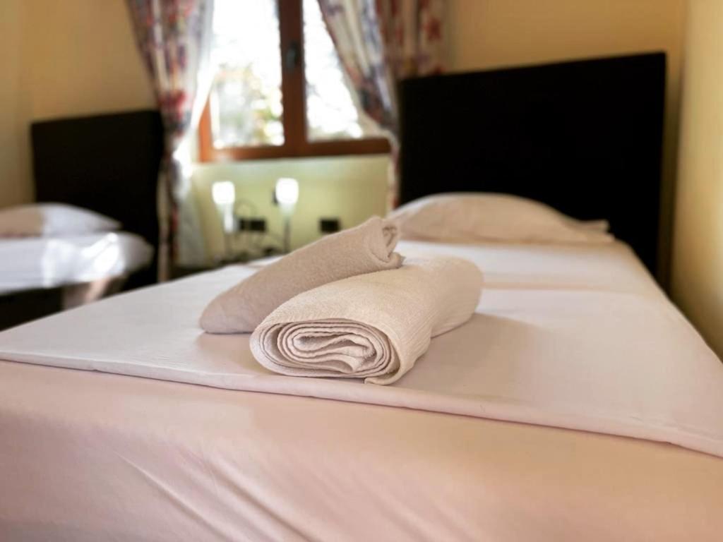 Hotel Ambasador Garden Lezhe Phòng bức ảnh