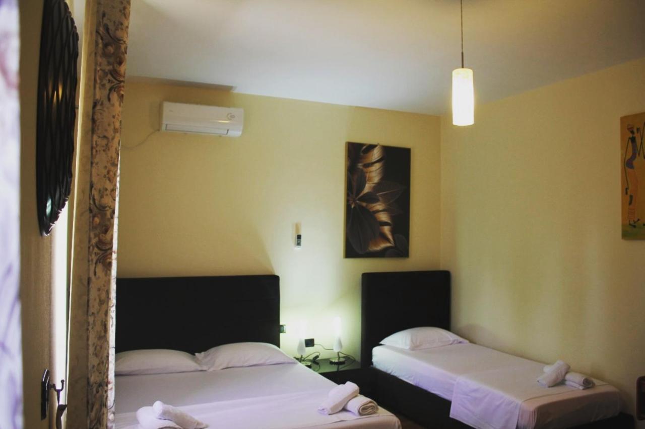 Hotel Ambasador Garden Lezhe Phòng bức ảnh