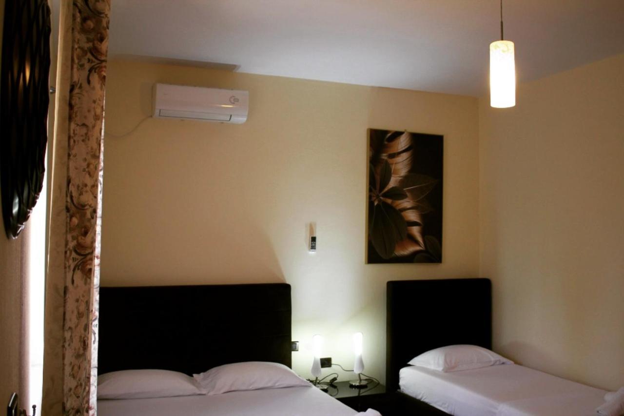 Hotel Ambasador Garden Lezhe Phòng bức ảnh