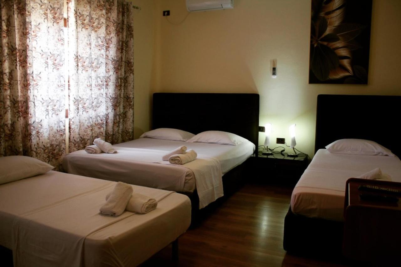 Hotel Ambasador Garden Lezhe Phòng bức ảnh
