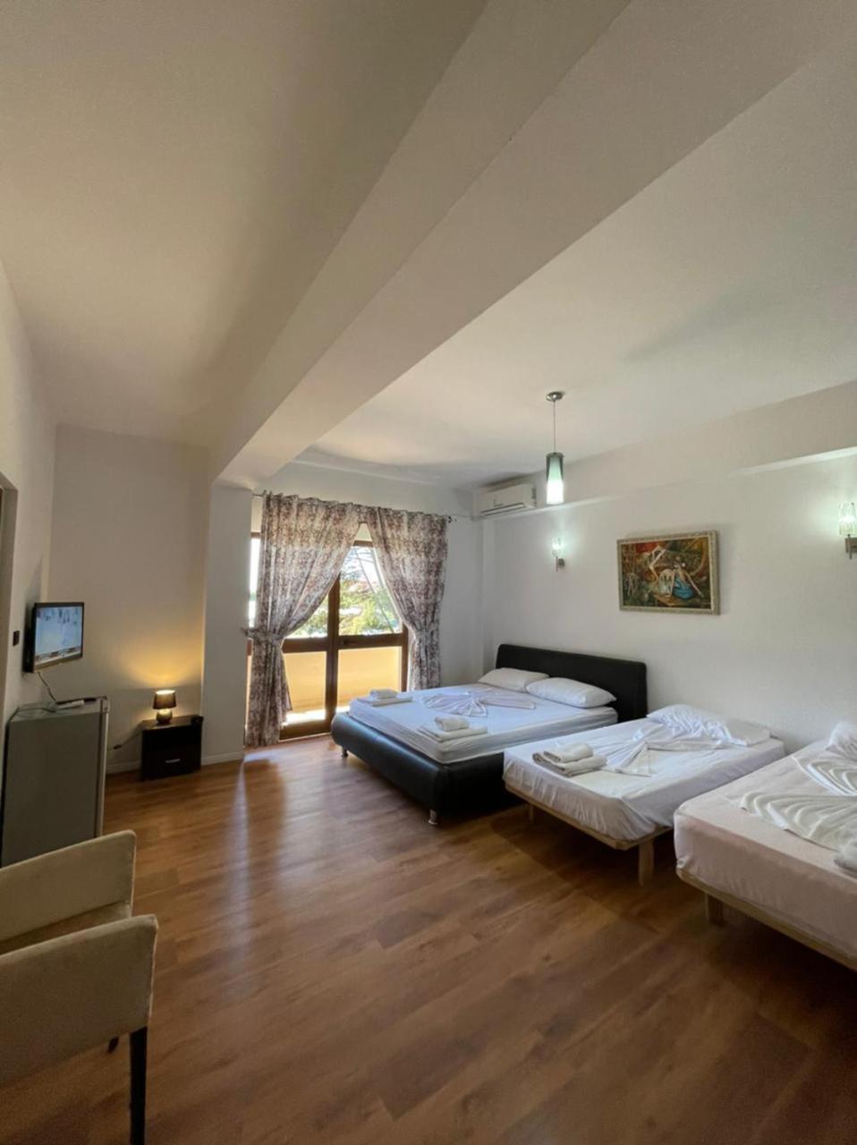 Hotel Ambasador Garden Lezhe Phòng bức ảnh
