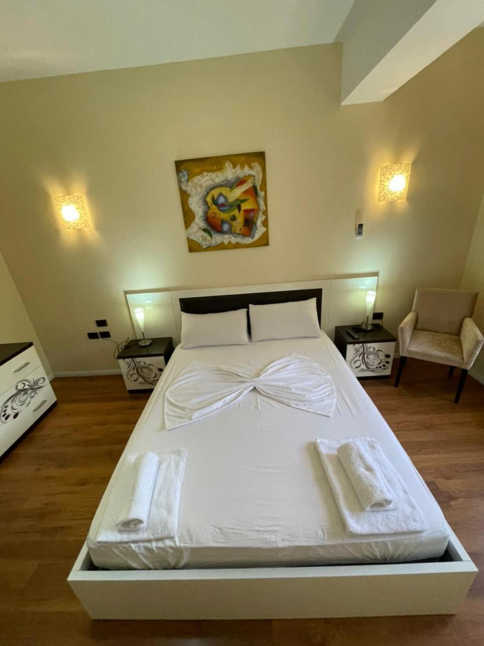 Hotel Ambasador Garden Lezhe Phòng bức ảnh