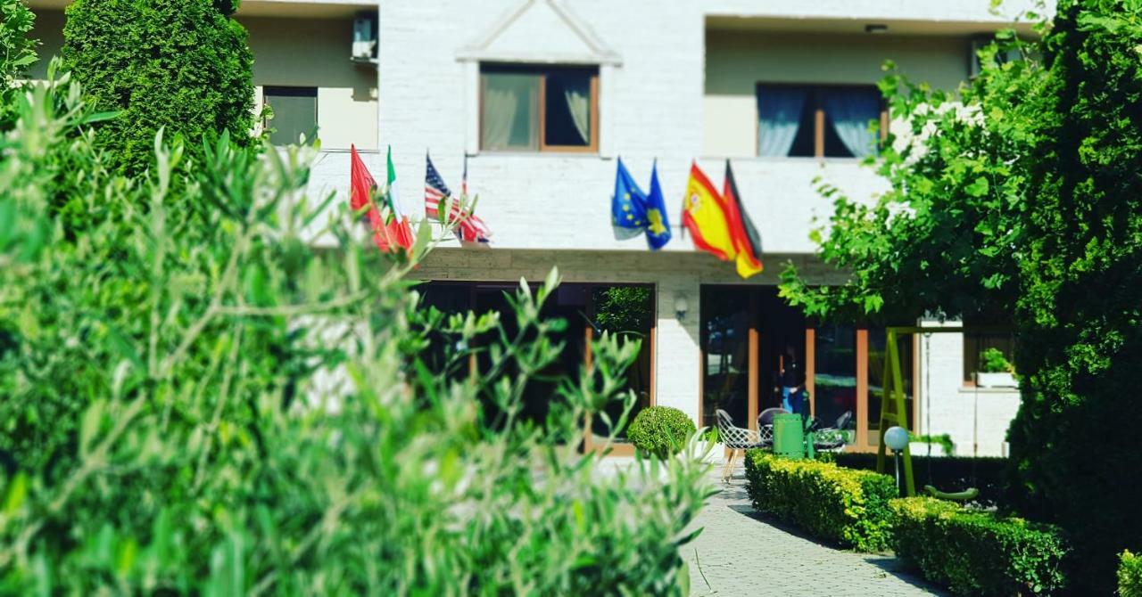 Hotel Ambasador Garden Lezhe Ngoại thất bức ảnh