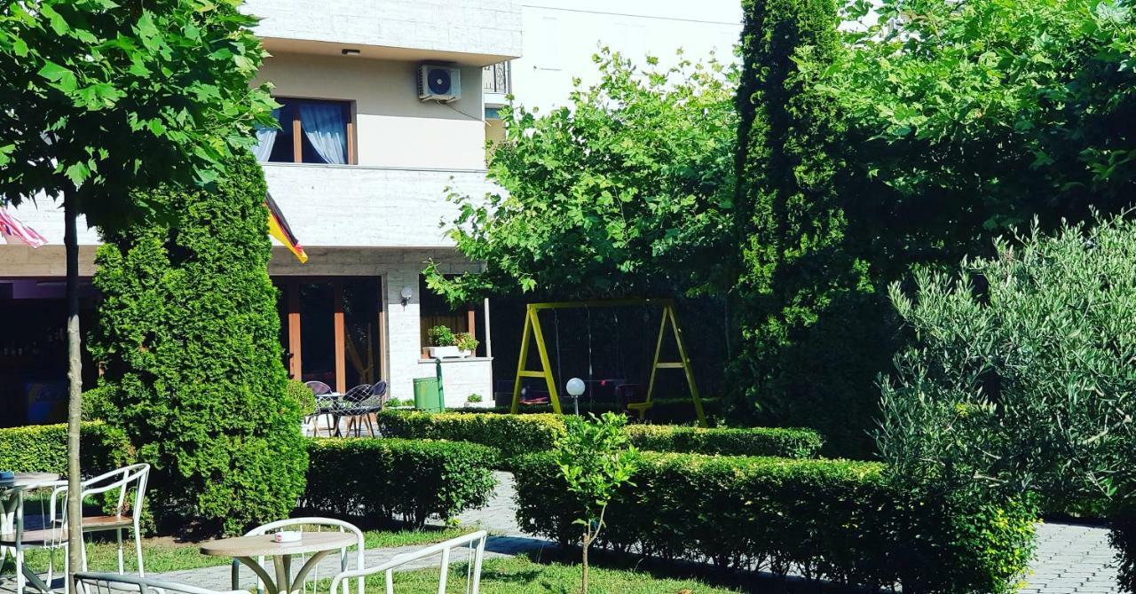 Hotel Ambasador Garden Lezhe Ngoại thất bức ảnh