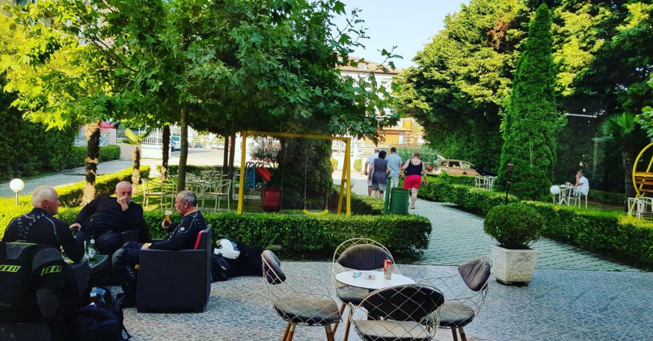 Hotel Ambasador Garden Lezhe Ngoại thất bức ảnh